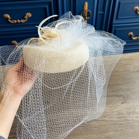 Russian Hat with Mesh Birdcage Veil - Picture 3 of 5